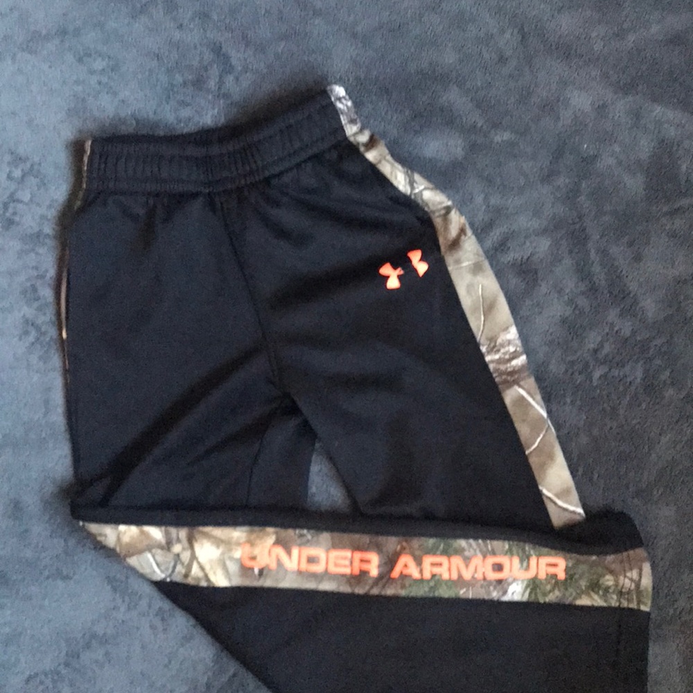 Boys Under Armour sweats